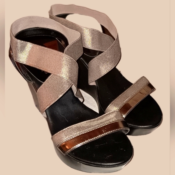 Charles By Charles David Black and Pewter Gray Metallic Wedges Size 9.5 - Picture 2 of 3